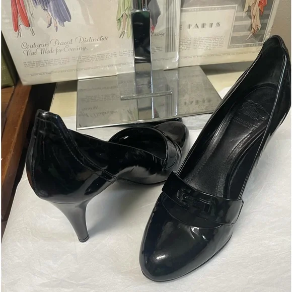 Authentic Burberry Pumps - Picture 9 of 15